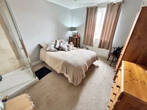 Bedroom- click for photo gallery